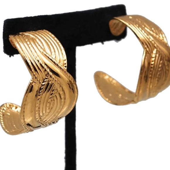 Vintage Gold Textured Hoop Earrings Bold Statement Wave Design Clip-On - Picture 2 of 15